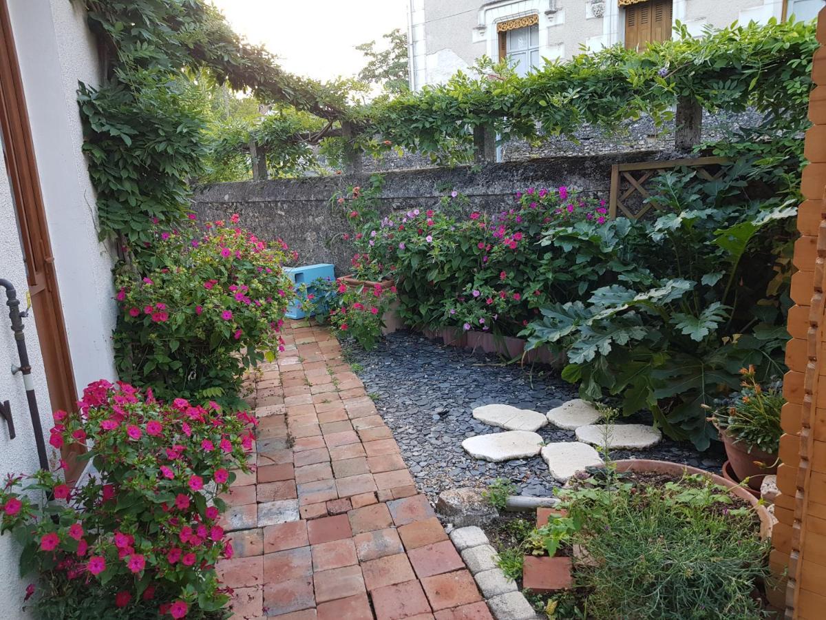 L'Intervalle Des 18 Chateaux Saint-Georges-sur-Cher Exterior photo